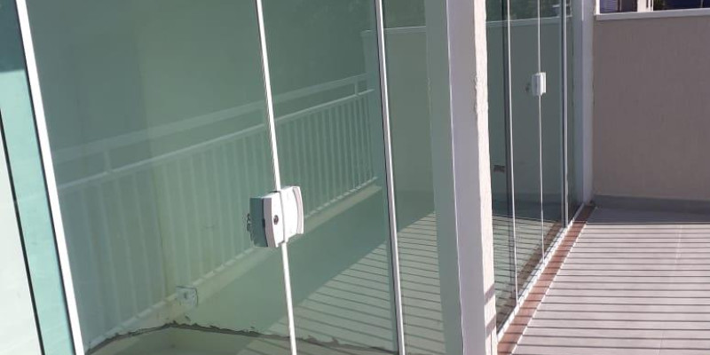 Os projetos em vidro sob medida têm conquistado o coração de arquitetos, designers e proprietários de imóveis por sua capacidade de transformar espaços de forma extraordinária. 